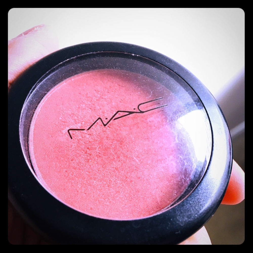 MAC Makeup blush peachy keen!!